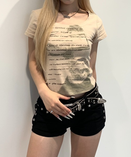 lilful(リルフル)の「グランジ レタリングロゴプリント タイトピチT(Tシャツ/カットソー・レディース・ブラウン/ベージュ・S/M/L)」の16枚目の写真