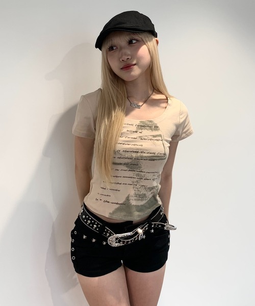 lilful(リルフル)の「グランジ レタリングロゴプリント タイトピチT(Tシャツ/カットソー・レディース・ブラウン/ベージュ・S/M/L)」の15枚目の写真
