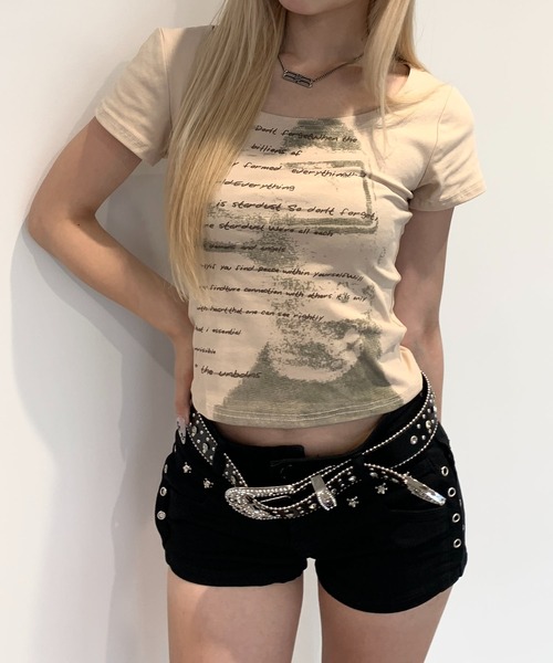 lilful(リルフル)の「グランジ レタリングロゴプリント タイトピチT(Tシャツ/カットソー・レディース・ブラウン/ベージュ・S/M/L)」の13枚目の写真