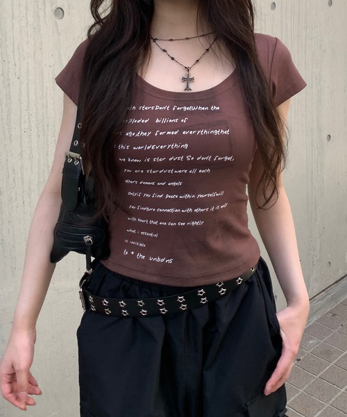 lilful(リルフル)の「グランジ レタリングロゴプリント タイトピチT(Tシャツ/カットソー・レディース・ブラウン/ベージュ・S/M/L)」の21枚目の写真