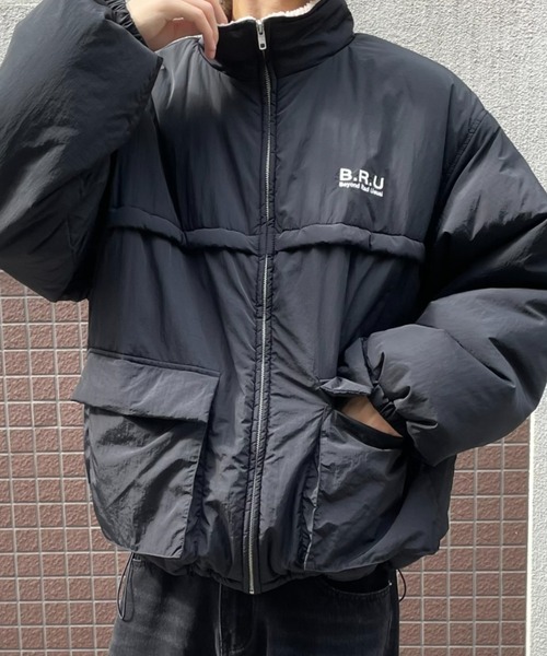 B.R.U（ブル）の「ロゴ刺繍ボアブルゾン（ダウンジャケット/コート・メンズ・グレー/ブラック・LARGE/MEDIUM）」の8枚目の写真