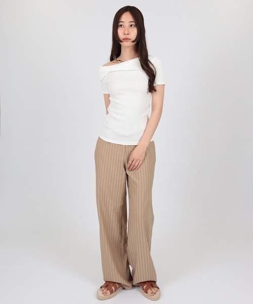 SUWDEE(スーディー)の「one shoulder twist t-shirt(Tシャツ/カットソー・レディース・ブラック/ホワイト・FREE)」の2枚目の写真