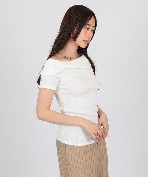 SUWDEE(スーディー)の「one shoulder twist t-shirt(Tシャツ/カットソー・レディース・ブラック/ホワイト・FREE)」の3枚目の写真