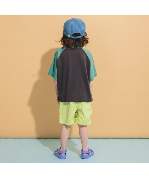 BREEZE（ブリーズ）の「【EASYドライ】ラグランTシャツ_ジュニア対応（Tシャツ/カットソー・キッズ・レインボー/チャコール・80/90/100/110/120/130/140）」の4枚目の写真