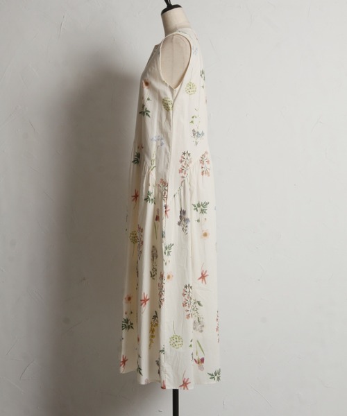 tocco closet(トッコ クローゼット)の「【ZOZO限定】スリーブレスフラワープリントワンピース(ワンピース・レディース・オフホワイト/ブラック・M)」の4枚目の写真