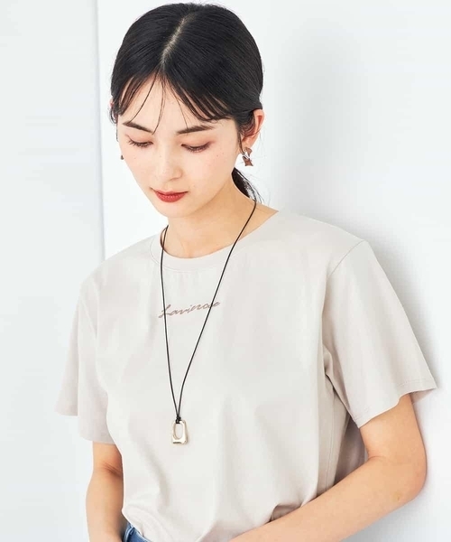a.v.v(アーヴェヴェ)の「【コットン100%】コンパクト刺繍ロゴTシャツ(Tシャツ/カットソー・レディース・ホワイト/グレー系その他/ブラック・34/36/38/40/42)」の11枚目の写真