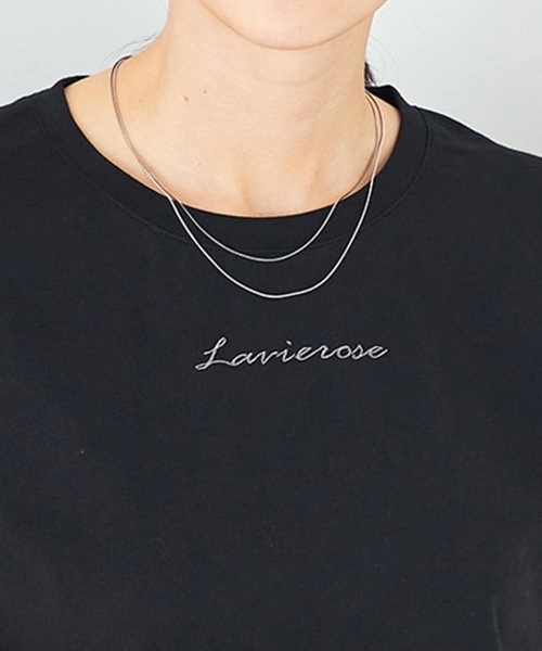 a.v.v(アーヴェヴェ)の「【コットン100%】コンパクト刺繍ロゴTシャツ(Tシャツ/カットソー・レディース・ホワイト/グレー系その他/ブラック・34/36/38/40/42)」の7枚目の写真