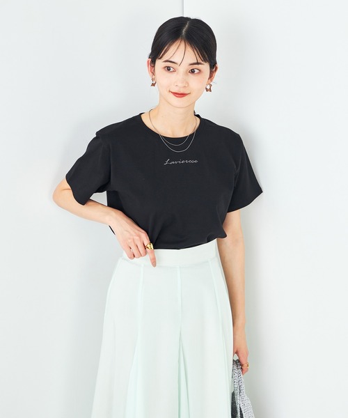 a.v.v(アーヴェヴェ)の「【コットン100%】コンパクト刺繍ロゴTシャツ(Tシャツ/カットソー・レディース・ホワイト/グレー系その他/ブラック・34/36/38/40/42)」の2枚目の写真