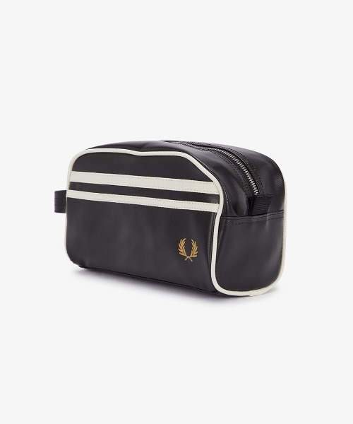 FRED PERRY(フレッドペリー)の「Coated Polyester Wash Bag/コーティングポリエステルウォッシュバッグ(ボディバッグ/ウエストポーチ・メンズ・ブラック・ONE SIZE)」の2枚目の写真