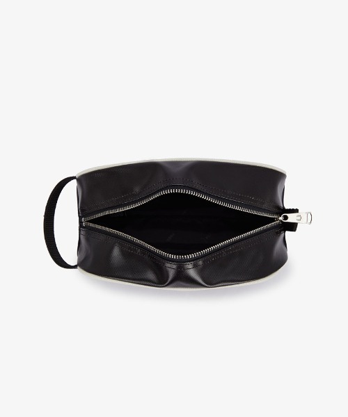 FRED PERRY(フレッドペリー)の「Coated Polyester Wash Bag/コーティングポリエステルウォッシュバッグ(ボディバッグ/ウエストポーチ・メンズ・ブラック・ONE SIZE)」の4枚目の写真