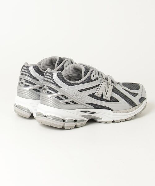 NEW BALANCE(ニューバランス)の「1906R(スニーカー・メンズ・ブラウン系その他/グレー・24.0cm/25.5cm/24.5cm/27.0cm/29.0cm/27.5cm/22.5cm/28.0cm/28.5cm/30.0cm/23.5cm/26.5cm/23.0cm/25.0cm/26.0cm/22.0cm)」の4枚目の写真