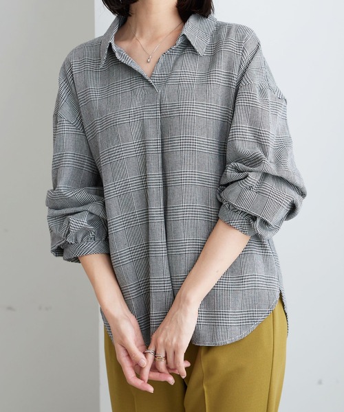 BELLUNA PLUS(ベルーナ)の「袖タックデザインスキッパーシャツ(シャツ/ブラウス・レディース・ブルー系その他/ホワイト×ブラック/イエロー/ブラック系その他/ブラック系その他2/レッド系その他/ホワイト系その他/ブラック系その他3・LARGE/MEDIUM/X-LARGE)」の10枚目の写真