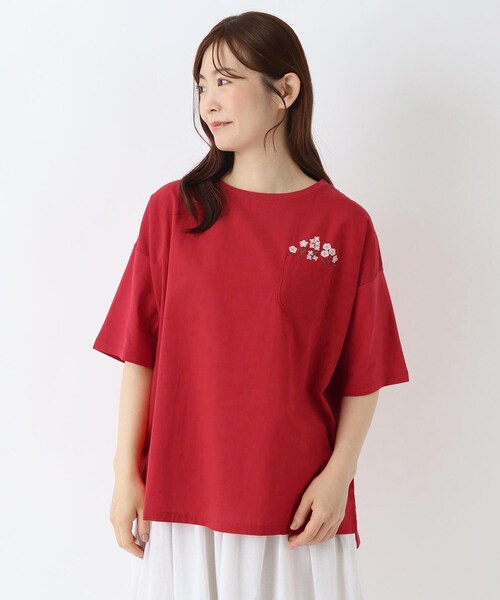 one'sterrace(ワンズテラス)の「コットン天竺 花刺繍入り5分袖プルオーバー(Tシャツ/カットソー・レディース・レッド系9/アイボリー系8/ネイビー系5・02)」の3枚目の写真