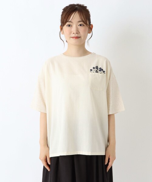 one'sterrace(ワンズテラス)の「コットン天竺 花刺繍入り5分袖プルオーバー(Tシャツ/カットソー・レディース・レッド系9/アイボリー系8/ネイビー系5・02)」の19枚目の写真