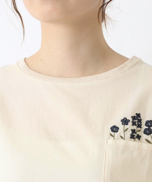 one'sterrace(ワンズテラス)の「コットン天竺 花刺繍入り5分袖プルオーバー(Tシャツ/カットソー・レディース・レッド系9/アイボリー系8/ネイビー系5・02)」の16枚目の写真