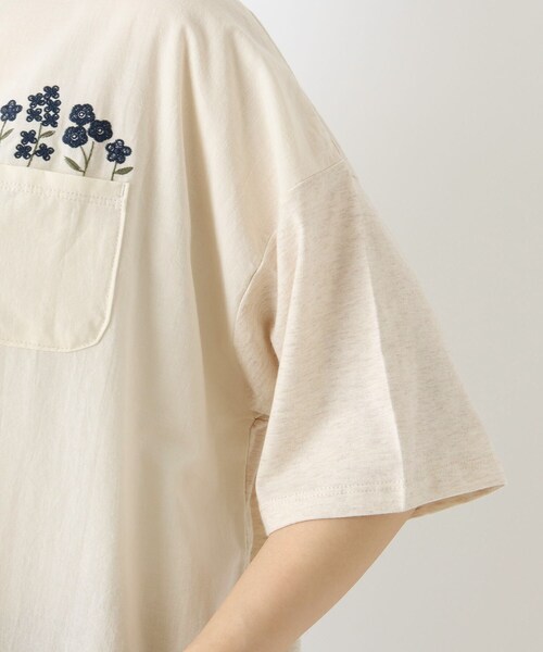 one'sterrace(ワンズテラス)の「コットン天竺 花刺繍入り5分袖プルオーバー(Tシャツ/カットソー・レディース・レッド系9/アイボリー系8/ネイビー系5・02)」の15枚目の写真