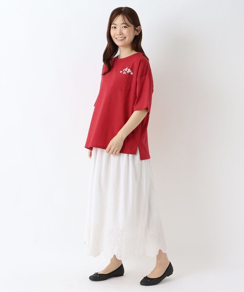 one'sterrace(ワンズテラス)の「コットン天竺 花刺繍入り5分袖プルオーバー(Tシャツ/カットソー・レディース・レッド系9/アイボリー系8/ネイビー系5・02)」の10枚目の写真