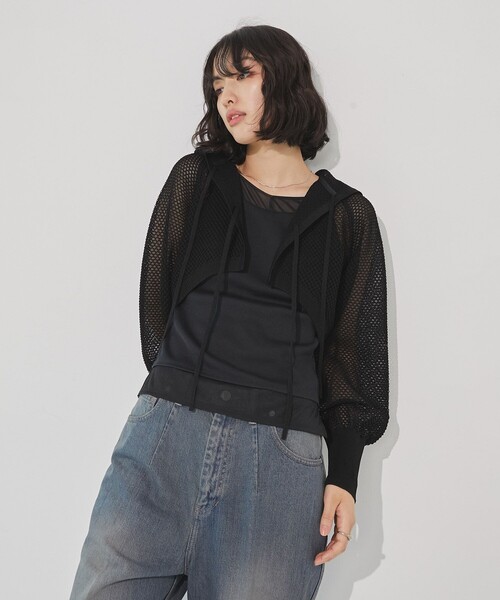 UNITED TOKYO（ユナイテッドトウキョウ）の「【完売間近！】フードショートニットボレロ｜シアートップス/冷房対策/秋服（カーディガン/ボレロ・レディース・ホワイト/ブラック・FREE）」の8枚目の写真