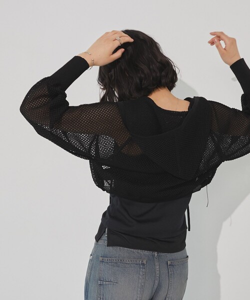 UNITED TOKYO（ユナイテッドトウキョウ）の「【完売間近！】フードショートニットボレロ｜シアートップス/冷房対策/秋服（カーディガン/ボレロ・レディース・ホワイト/ブラック・FREE）」の6枚目の写真