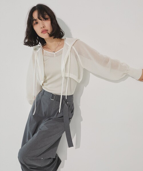 UNITED TOKYO（ユナイテッドトウキョウ）の「【完売間近！】フードショートニットボレロ｜シアートップス/冷房対策/秋服（カーディガン/ボレロ・レディース・ホワイト/ブラック・FREE）」の20枚目の写真
