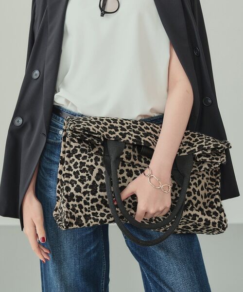 INDIVI(インディヴィ)の「【選べる柄バリエ】スクエアトートバッグ(トートバッグ・レディース・ライトグレー/ライトグレー系3/ブラック系3/ダークブラウン系3・00)」の21枚目の写真