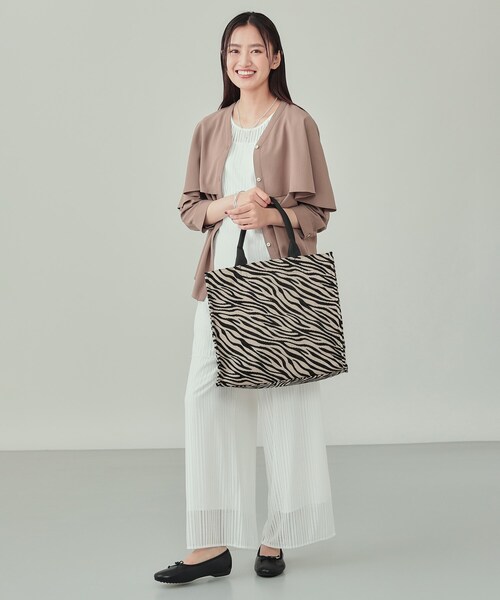 INDIVI(インディヴィ)の「【選べる柄バリエ】スクエアトートバッグ(トートバッグ・レディース・ブラック系3/ライトグレー/ライトグレー系3/ダークブラウン系3・00)」の15枚目の写真