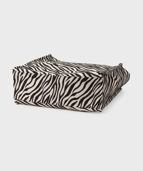 INDIVI(インディヴィ)の「【選べる柄バリエ】スクエアトートバッグ(トートバッグ・レディース・ライトグレー/ライトグレー系3/ブラック系3/ダークブラウン系3・00)」の11枚目の写真