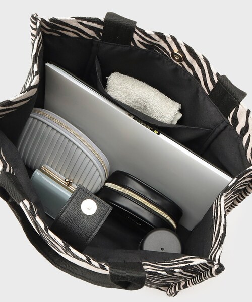 INDIVI(インディヴィ)の「【選べる柄バリエ】スクエアトートバッグ(トートバッグ・レディース・ライトグレー/ライトグレー系3/ブラック系3/ダークブラウン系3・00)」の16枚目の写真