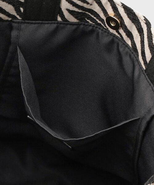 INDIVI(インディヴィ)の「【選べる柄バリエ】スクエアトートバッグ(トートバッグ・レディース・ライトグレー/ライトグレー系3/ブラック系3/ダークブラウン系3・00)」の17枚目の写真