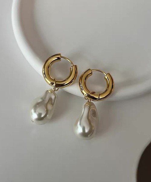 shopnikoniko(ショップニコニコ)の「バロックパール ゴールド フープピアス ステンレス 金属アレルギー対応(ピアス(両耳用)・レディース・ゴールド・フリー)」の2枚目の写真