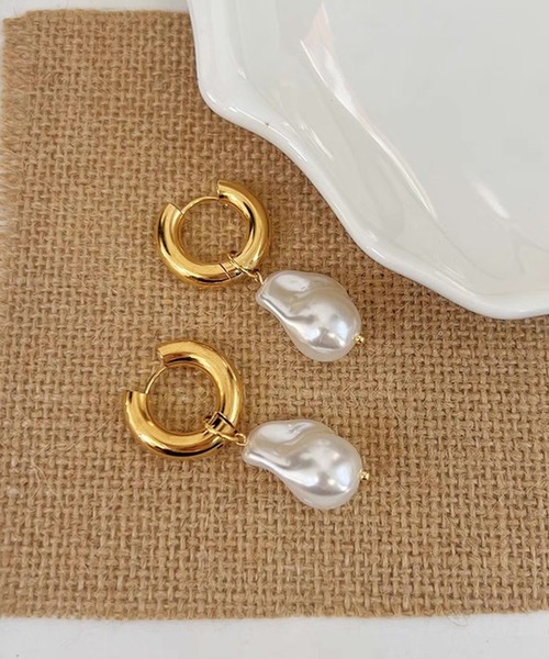 shopnikoniko(ショップニコニコ)の「バロックパール ゴールド フープピアス ステンレス 金属アレルギー対応(ピアス(両耳用)・レディース・ゴールド・フリー)」の3枚目の写真
