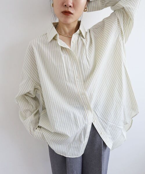 le.coeur blanc(ルクールブラン)の「《WEB限定アイテム》バックギャザーストライプオーバーシャツ(シャツ/ブラウス・レディース・ブラウン系その他2/ホワイト系その他2/ブルー系その他2/ブルー系その他3・38)」の1枚目の写真