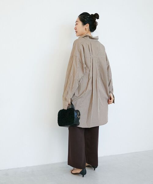 le.coeur blanc(ルクールブラン)の「《WEB限定アイテム》バックギャザーストライプオーバーシャツ(シャツ/ブラウス・レディース・ブラウン系その他2/ホワイト系その他2/ブルー系その他2/ブルー系その他3・38)」の5枚目の写真