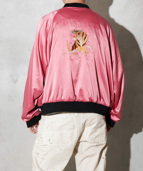 THRIFTY LOOK（スリフティールック）の「THRIFTY LOOK / スリフティールック SOUVENIR GREENLAND BLOUSON サテン スーベニアジャケット スカジャン リバーシブル ショートブルゾン（ブルゾン・メンズ・ブラック・X-SMALL/MEDIUM/LARGE）」の2枚目の写真