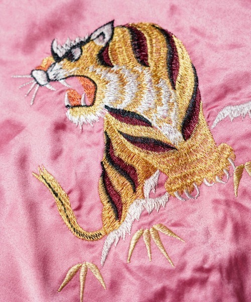 THRIFTY LOOK（スリフティールック）の「THRIFTY LOOK / スリフティールック SOUVENIR GREENLAND BLOUSON サテン スーベニアジャケット スカジャン リバーシブル ショートブルゾン（ブルゾン・メンズ・ブラック・X-SMALL/MEDIUM/LARGE）」の20枚目の写真