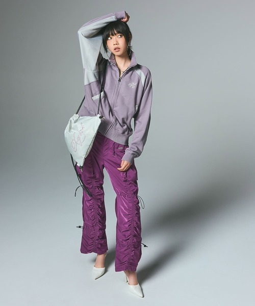 X-girl（エックスガール）の「RHINESTONE KNAPSACK（バックパック/リュック・レディース・グレー/ブラック・ONE SIZE）」の4枚目の写真