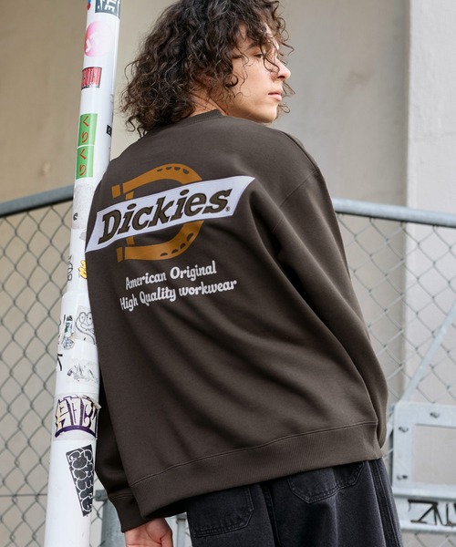 Dickies(ディッキーズ)の「Dickies 裏起毛クルーネック長袖プルオーバー/ブランドロゴ刺繍/ワッペン/バックシンボルプリント刺繍(スウェット・メンズ・ブラック系2/ブラウン/ブラック系1/ブラウン系2/ブラウン系1/ブラック/ネイビー/ネイビー系1/ネイビー系2/ベージュ系2/ベージュ/ベージュ系1・LL/M/L)」の6枚目の写真