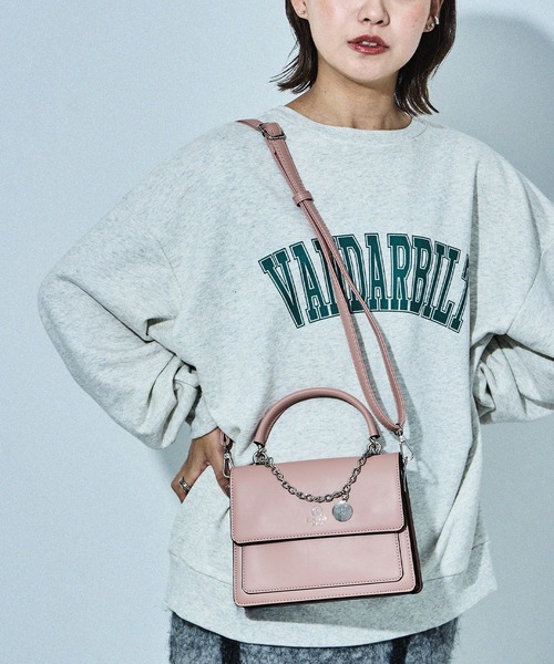 D.KELLY(ディーケリー)の「チェーンモチーフ2wayハンドバッグ ミニバッグ レディース ショルダーバッグ きれいめ シンプル ミニマル ビジネス(ハンドバッグ・レディース・キャメル/ピンク/ブラック/グレー系その他/グレー・ONE SIZE)」の6枚目の写真