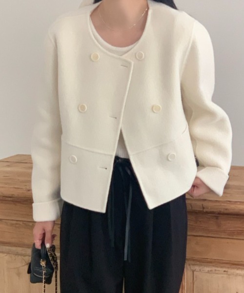 emi+（エミプラス）の「ダブルボタンニットメルトンショートコート（ノーカラーコート・レディース・グレー/アイボリー・FREE）」の3枚目の写真