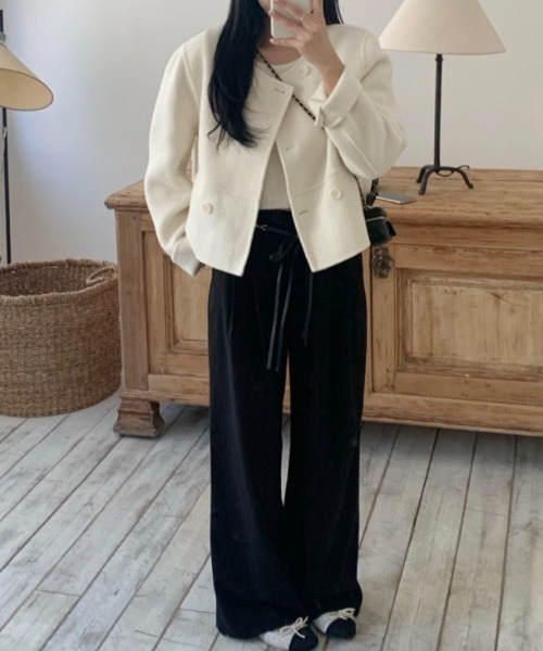 emi+（エミプラス）の「ダブルボタンニットメルトンショートコート（ノーカラーコート・レディース・グレー/アイボリー・FREE）」の8枚目の写真