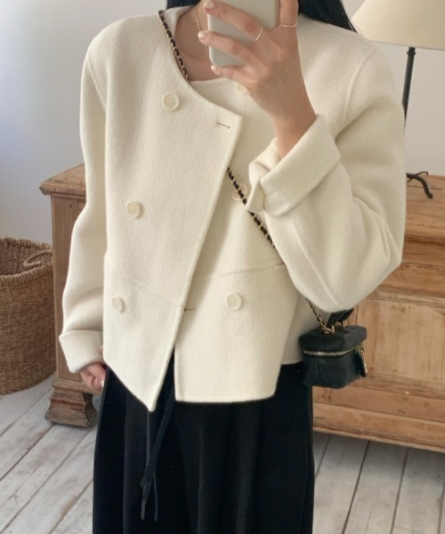 emi+（エミプラス）の「ダブルボタンニットメルトンショートコート（ノーカラーコート・レディース・グレー/アイボリー・FREE）」の9枚目の写真
