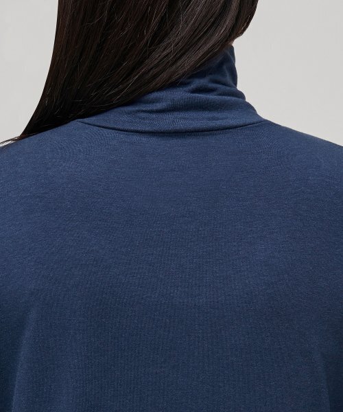 MUSINSA STANDARD WOMAN（ムシンサスタンダードウーマン）の「ウィメンズテンセルスリムタートルネックTシャツ[ネイビー]（Tシャツ/カットソー・レディース・その他・SMALL/MEDIUM/LARGE/X-SMALL）」の4枚目の写真