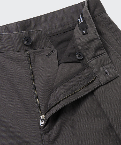 MUSINSA STANDARD（ムシンサスタンダード）の「リバースワンタックレギュラーフィットチノパンツ[ダークグレー]（その他パンツ・メンズ・その他・40/26/27/28/29/30/31/32/33/34/36/38/42）」の3枚目の写真