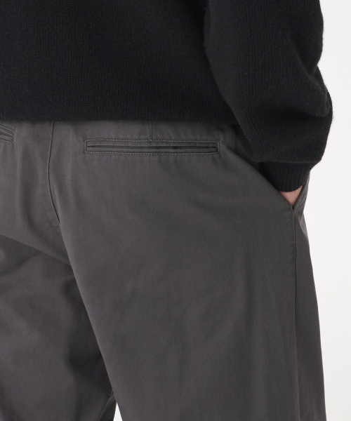 MUSINSA STANDARD（ムシンサスタンダード）の「リバースワンタックレギュラーフィットチノパンツ[ダークグレー]（その他パンツ・メンズ・その他・40/26/27/28/29/30/31/32/33/34/36/38/42）」の5枚目の写真