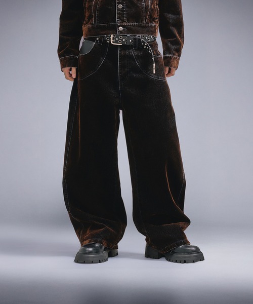 ANDER HUNK（アンダーハンク）の「Overdyed Flocky Denim Pants / オーバーダイフロッキーデニムパンツ（デニムパンツ・メンズ・ブラック系/ダークインディゴブルー・SMALL/LARGE/MEDIUM）」の4枚目の写真