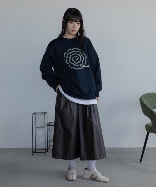 VACANCY(ヴァカンシー)の「渦ウェーブロゴ刺繍トレーナー/裏起毛/新色追加(スウェット・レディース・グレー/ブラウン/ネイビー/チャコールグレー・FREE)」の20枚目の写真