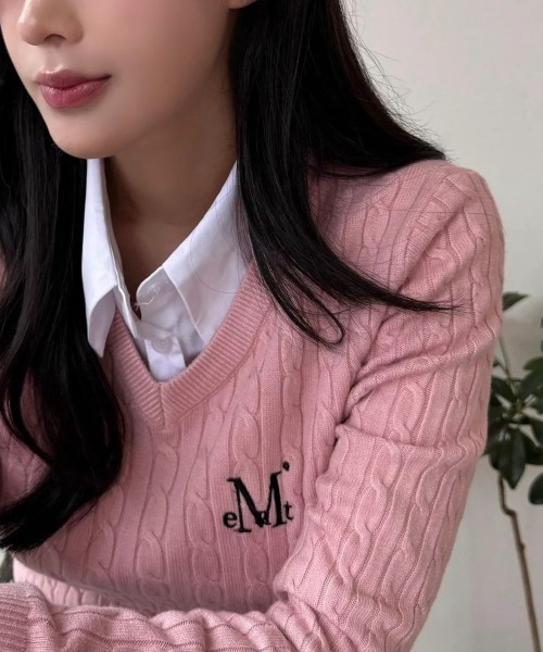 MUCENT（ムセント）の「【日本未発売/WEB限定】MUCENT(ムセント)/Vネック クロップ ケーブル ニット/PRIMROSE V-NECK CROP KNIT（ニット/セーター・レディース・ピンク/ブラウン/ホワイト/グレー/ブラック/アイボリー・FREE）」の6枚目の写真