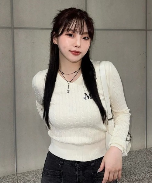 MUCENT（ムセント）の「【日本未発売/WEB限定】MUCENT(ムセント)/Vネック クロップ ケーブル ニット/PRIMROSE V-NECK CROP KNIT（ニット/セーター・レディース・ピンク/ブラウン/ホワイト/グレー/ブラック/アイボリー・FREE）」の8枚目の写真