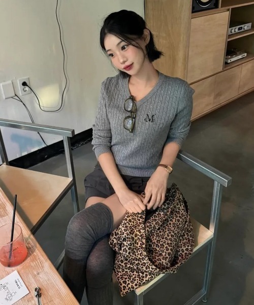 MUCENT（ムセント）の「【日本未発売/WEB限定】MUCENT(ムセント)/Vネック クロップ ケーブル ニット/PRIMROSE V-NECK CROP KNIT（ニット/セーター・レディース・ピンク/ブラウン/ホワイト/グレー/ブラック/アイボリー・FREE）」の18枚目の写真