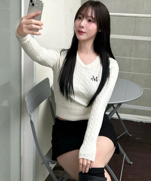 MUCENT（ムセント）の「【日本未発売/WEB限定】MUCENT(ムセント)/Vネック クロップ ケーブル ニット/PRIMROSE V-NECK CROP KNIT（ニット/セーター・レディース・ピンク/ブラウン/ホワイト/グレー/ブラック/アイボリー・FREE）」の7枚目の写真